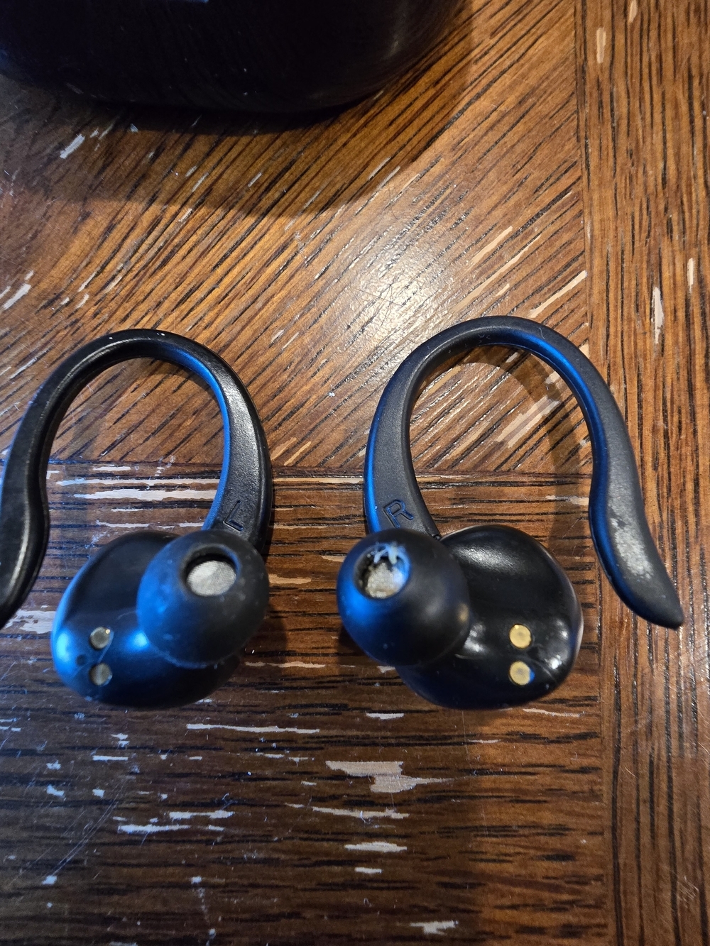 C16 Black Wireless Bluetooth Earbuds Ear Hooks Charging Case Tested Working - Picture 8 of 8